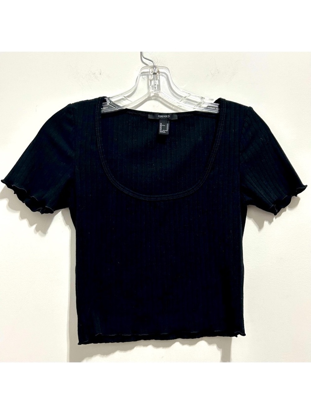 🔸Forever 21 Women’s Black Short Sleeve Cropped Top